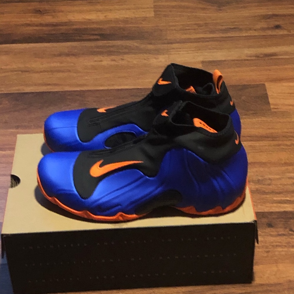 Nike Sneakers! - Picture 3 of 4